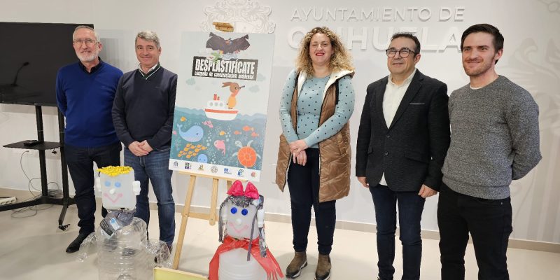 Orihuela pone en marcha la campaña "Desplastifícate" con más de 3.500 escolares