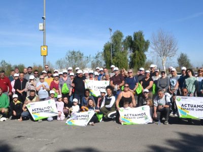 Voluntarios limpian 100.000 metros cuadrados basura del cauce del Segura en Rojales
