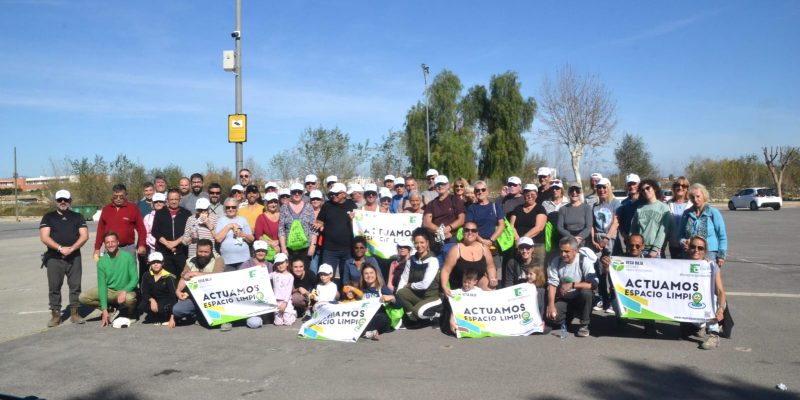 Voluntarios limpian 100.000 metros cuadrados basura del cauce del Segura en Rojales