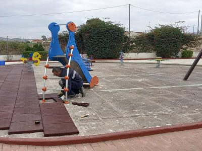 Infraestructuras de Orihuela repara varios parques infantiles en pedanías