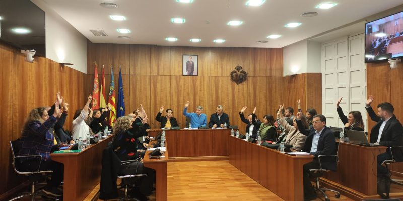 El Pleno de Orihuela aprueba el nombramiento de Antonio Martínez-Canales como Caballero Cubierto