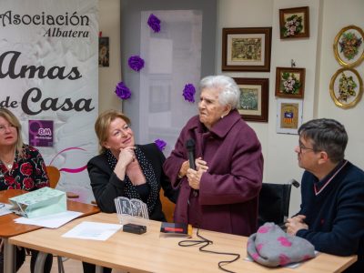 Albatera homenajea a Pilar Balmaseda y Dolores Limorte con motivo del 8M