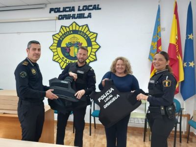 Orihuela dota a toda la plantilla de Policía Local de chalecos antibalas