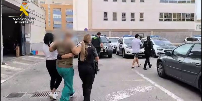 La Guardia Civil detiene a tres personas por una reyerta con un cuchillo en Torrevieja