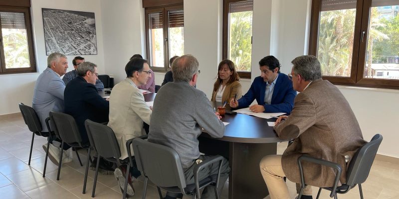 El director general de Puertos de la Generalitat visita las obras del Puerto de Torrevieja