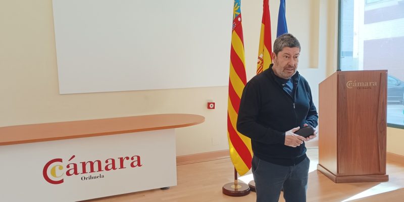 Cámara Orihuela apoya la construcción de la segunda pista del aeropuerto del Altet