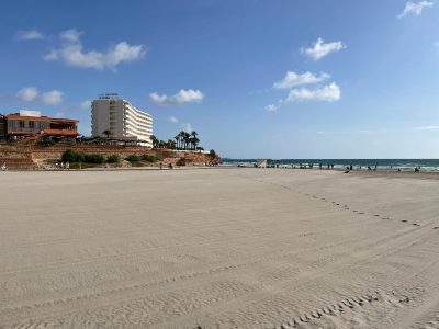 Orihuela habilita servicios esenciales en las playas para Semana Santa