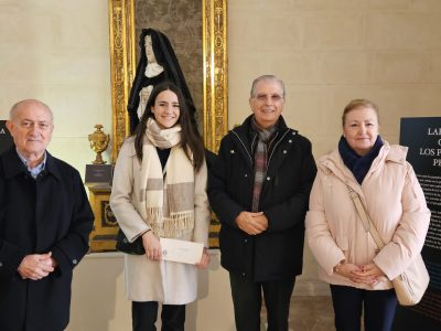 Los Pilares de la Soledad de Orihuela entregan sus becas y apadrinan un tubo de la Catedral