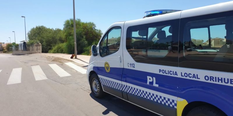La Policía Local de Orihuela detiene en la costa a un hombre por presunta agresión sexual