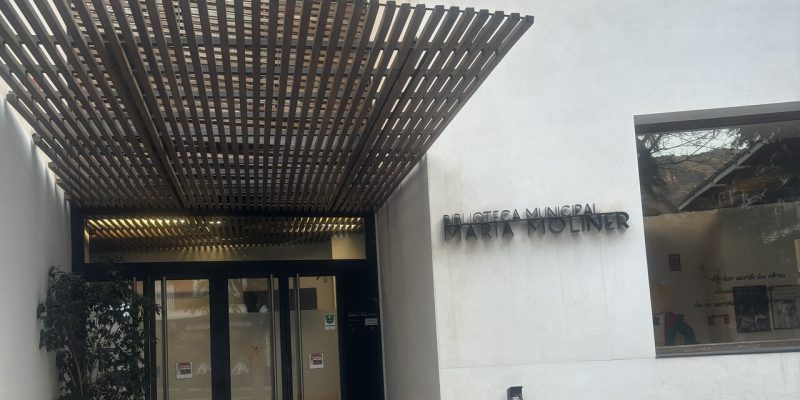 Orihuela organiza una jornada cultural en el Día del Libro para honrar a María Moliner