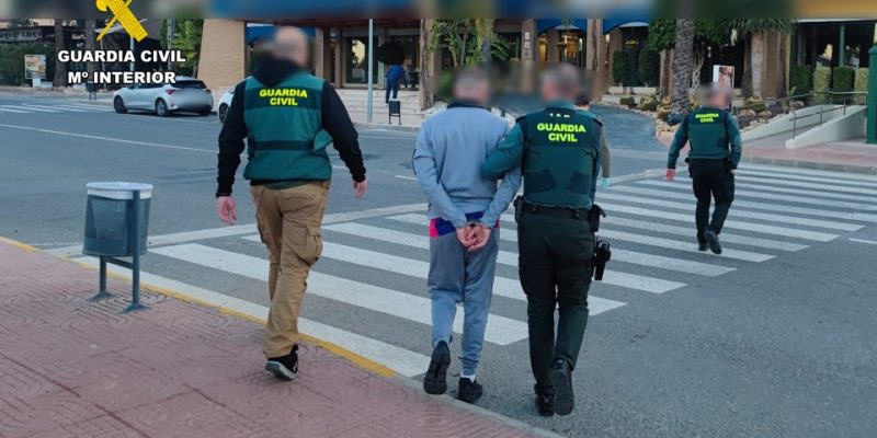 La Guardia Civil detiene en la Vega Baja al conductor de un vehículo "lanzadera"