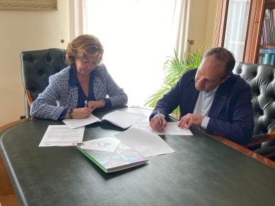 Cámara Alicante y Almoradí firman un convenio para acciones formativas