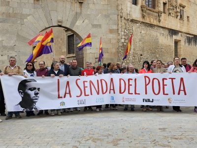 La Senda del Poeta arranca desde Orihuela con miles de senderistas