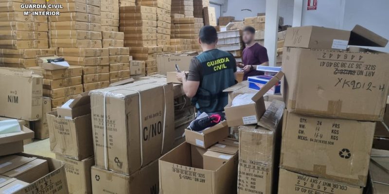 Detienen a 5 personas en Torrevieja y Elche por venta de productos falsificados