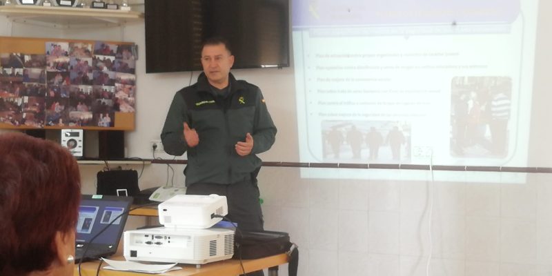 Orihuela continúa en Virgen del Camino con las charlas sobre seguridad para mayores