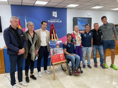 El alcalde de Torrevieja recibe al remero Javier García que estará en los Juegos Paralímpicos de París