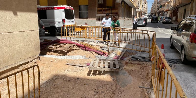 Torrevieja ensancha las aceras y mejora la accesibilidad en la calle Caballero de Rodas