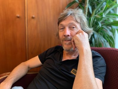 José Iniesta presenta en Orihuela su poemario "Un tigre sin selva"