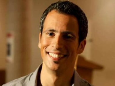 Orihuela acoge la presentación del libro 'Derramado en el cauce' de Fernando Mañogil