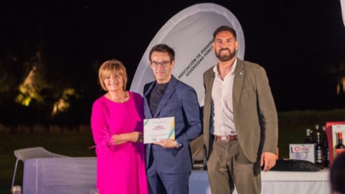 La II Gala Benéfica en favor de ADIS supera los 8.800 euros de recaudación