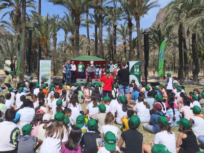 Cerca de 500 escolares celebran el Día Mundial del Medio Ambiente en Orihuela
