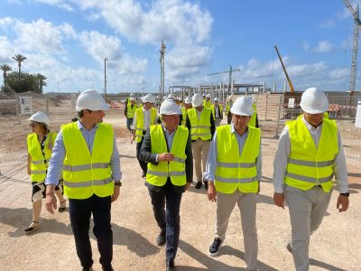 Carlos Mazón visita las obras de reurbanización del Puerto de Torrevieja