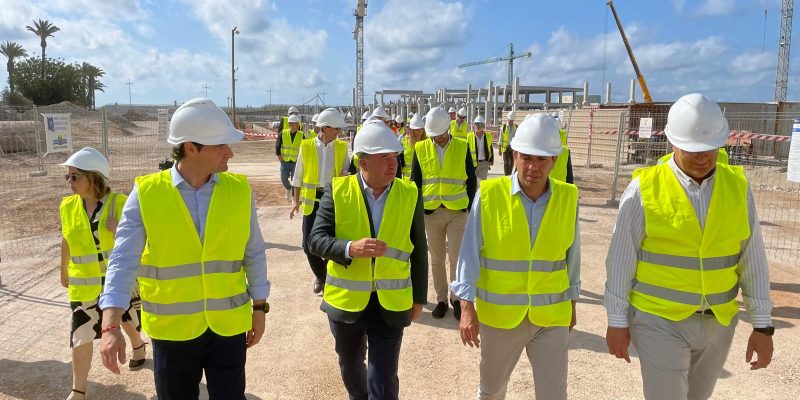 Carlos Mazón visita las obras de reurbanización del Puerto de Torrevieja