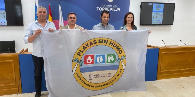 Torrevieja contará por primera vez con la bandera de Playas sin Humos