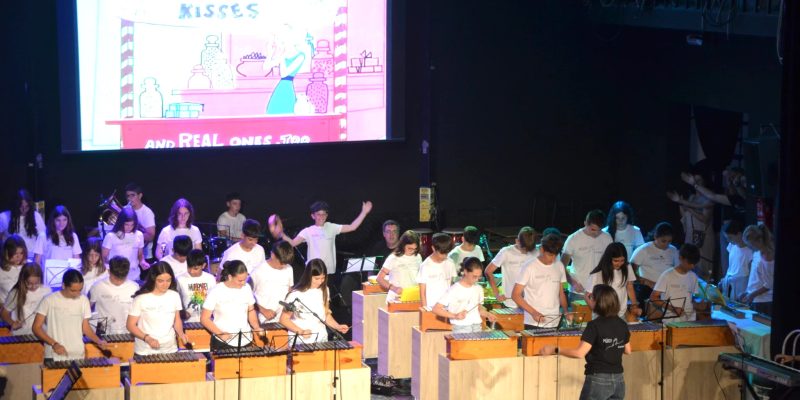 Más de 400 alumnos del IES La Encantá de Rojales participan en un concierto de fin de curso
