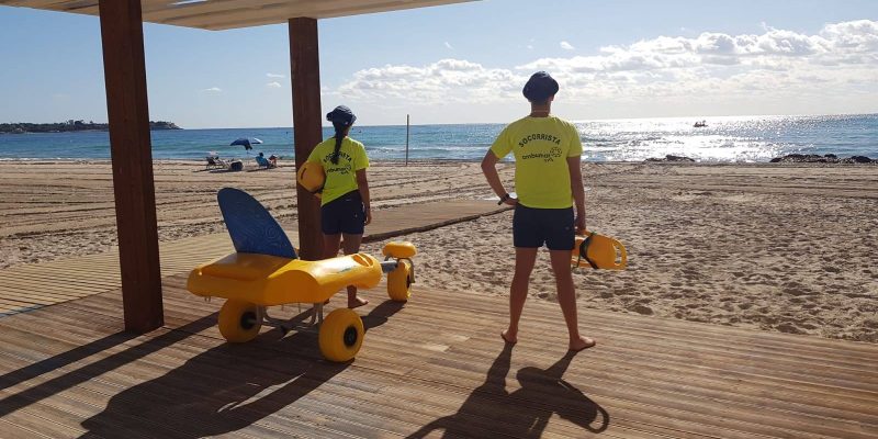 Las playas de Orihuela inician la temporada de verano con refuerzo en salvamento y socorrismo