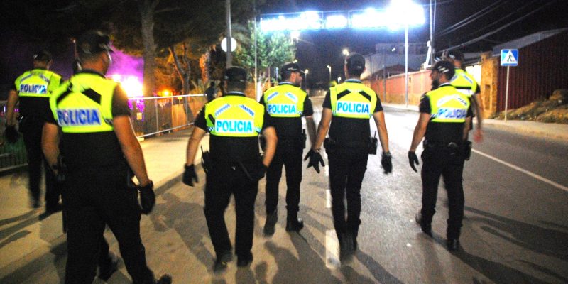 El dispositivo policial en las fiestas de Rojales evita botellones multitudinarios