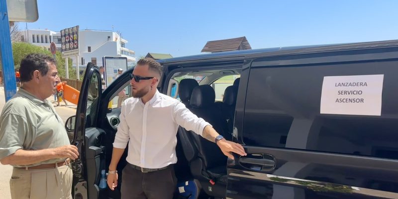 Orihuela mejora el acceso a la Playa de Barranco Rubio con un servicio de lanzadera