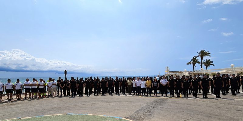 El alcalde de Orihuela, Pepe Vegara, ha presentado esta mañana el dispositivo de seguridad y emergencias previsto para este verano en Orihuela Costa, junto a la concejala de Seguridad Ciudadana, Mónica Pastor, el edil de Emergencias, Víctor Valverde y el concejal de Costas y Playas, Manuel Mestre