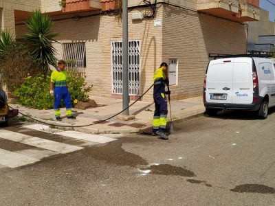 Aqualia lleva a cabo la campaña anual de limpieza de imbornales en San Isidro