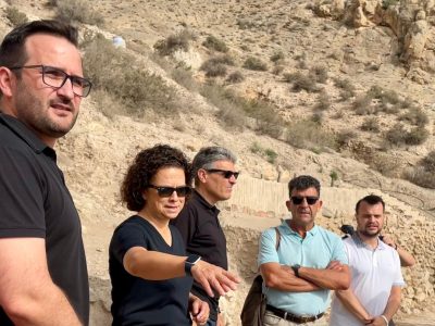 La diputada de Arquitectura visita el yacimiento de Laderas del Castillo de Callosa de Segura