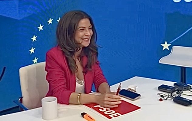 La socialista oriolana Aynara Navarro renuncia a su acta de concejala para incorporarse al parlamento en Bruselas