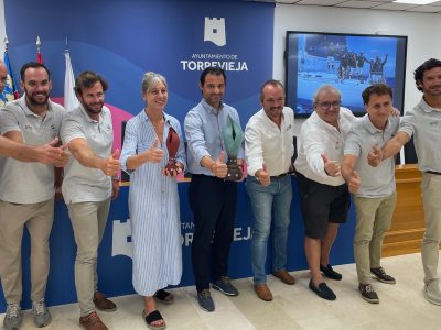 El alcalde de Torrevieja recibe a los campeones de la Copa del Rey de Vela