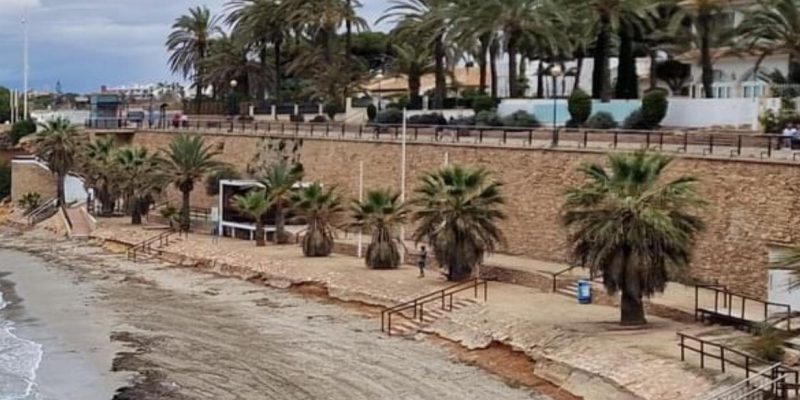 El PSOE denuncia que los chiringuitos de Orihuela Costa están cerrado y pide explicaciones