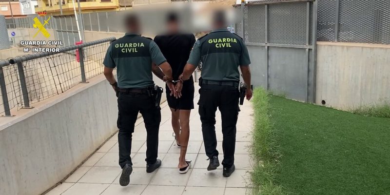 Detienen a un hombre por una serie de robos en viviendas de Rojales