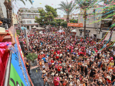 Dolores arranca las Fiestas Patronales con el Chupinazo más multitudinario