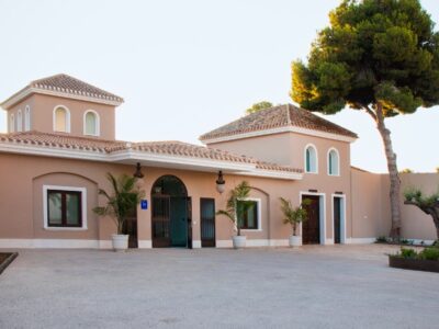 Javier Chicote sobatirá en Orihuela Costa sobre el turismo y la economía