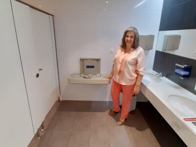 Orihuela instala cambiadores de bebés en los edificios públicos