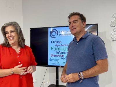 La concejala de Familia de Orihuela, Mª Carmen Portugal, ha anunciado la creación de un nuevo servicio de consultoría para las familias de Orihuela. La edil de Familia, junto con el consultor técnico Guillermo Asensio García, han presentado este servicio