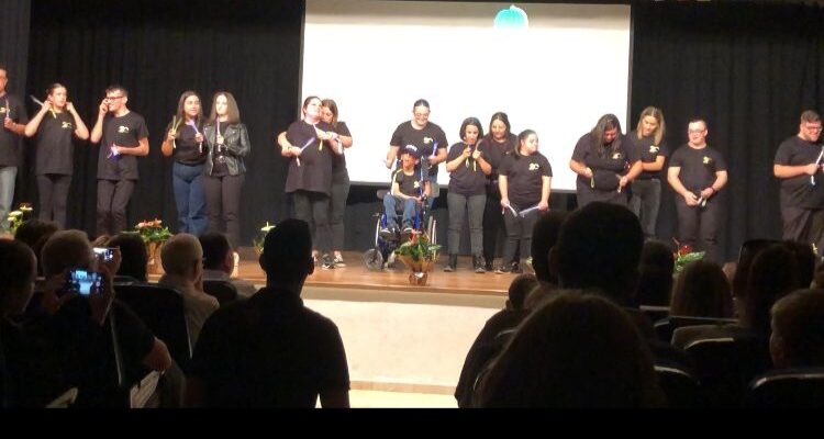 ADIS llena el Centro Social de Jacarilla en la presentación de su Calendario Solidario