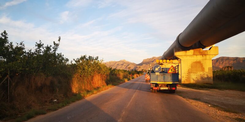 Orihuela desbroza varios caminos en el término municipal