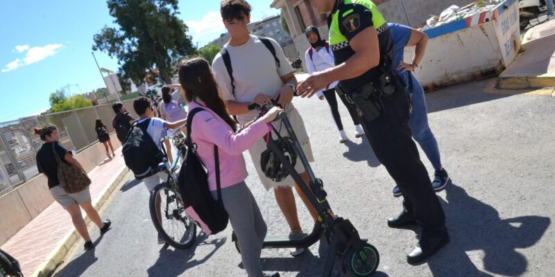 Rojales aprueba la ordenanza de patinetes eléctricos para mejorar la circulación