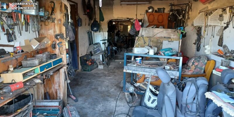 La Guardia Civil localiza un taller clandestino de mecánica en una finca de Rojales