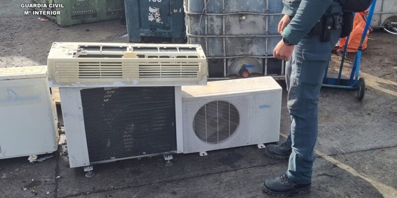 La Guardia Civil investiga una vivienda de Torrevieja utilizada para tráfico ilegal de gases refrigerantes