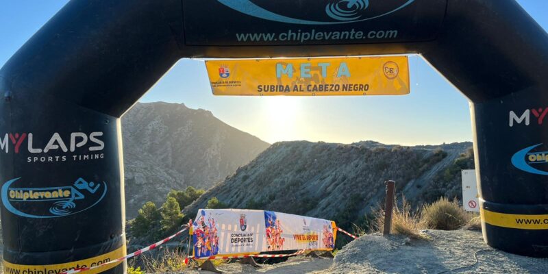 Éxito de participación en la Subida al Cabezo Negro de Albatera 2024