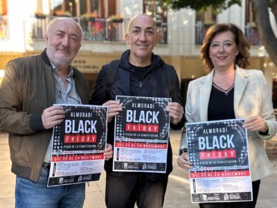 Los comercios de Almoradí salen a la calle por el 'Black Friday'